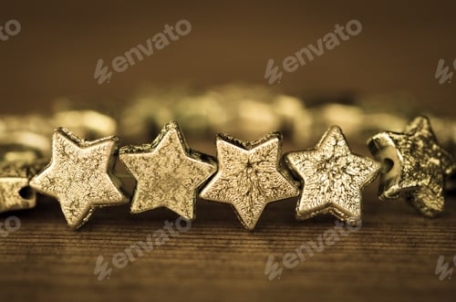 Visualização: Group Of Golden Stars On Brown Background