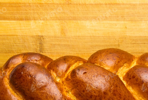 Preview: Chunks Large Braided Loaf On Wooden Background