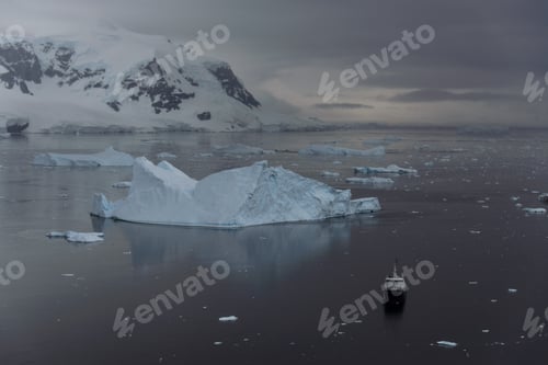 Preview: Antarctic Seascape With Ice