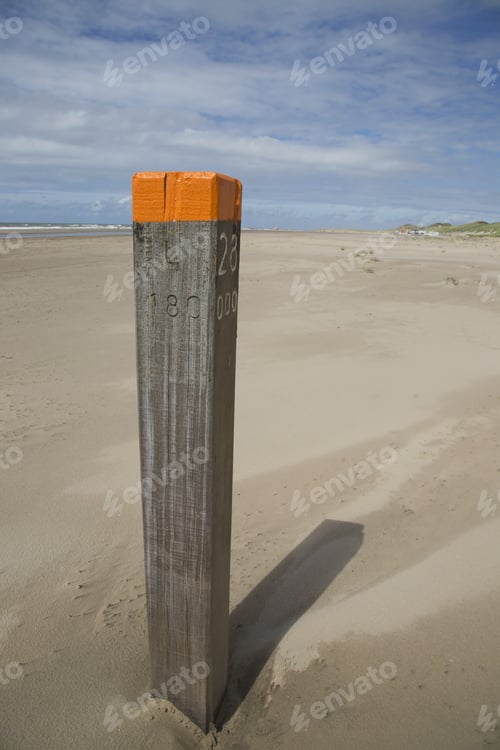 Preview: Positioning And Distance Beach Pole For Orientation On The Beach