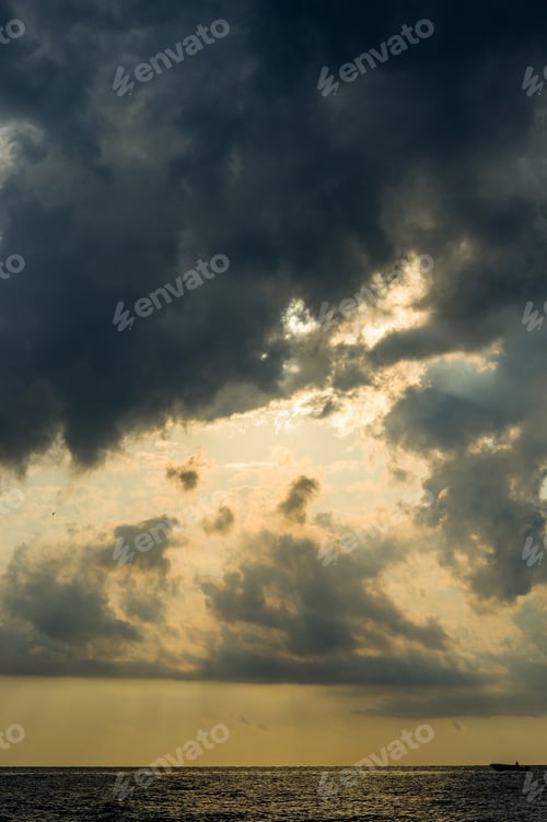 Preview: Summer Sea Sunset, The Sun, Waves And Clouds, Beautiful Dramatic Lighting