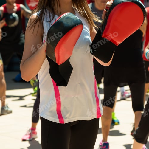 Preview: Fitness And Boxing Workout With Red Punch Mitts At Gym