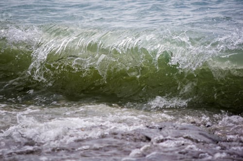 Preview: Sea Landscape Is A Pebbly Beach With Waves In White Foam