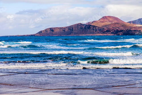 Preview: Picturesque Surf At The Coast Of A Bay In The Atlantic Ocean