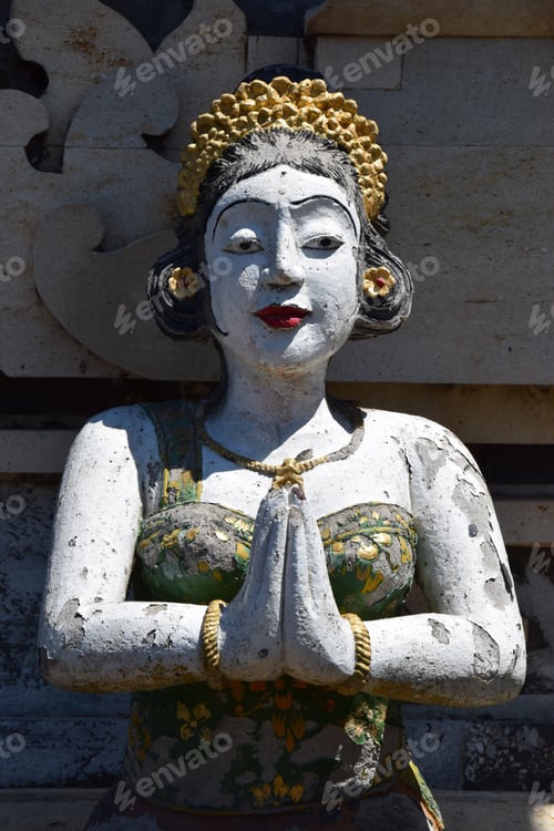 Preview: Garden Sculpture In Bali: Graceful Woman