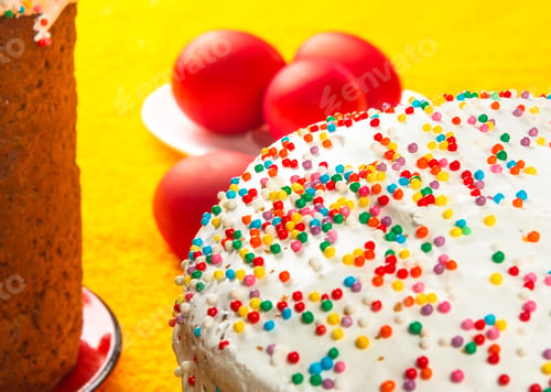 Preview: Kulichi, Traditional Russian Easter Cake With Icing And Dyed Eggs