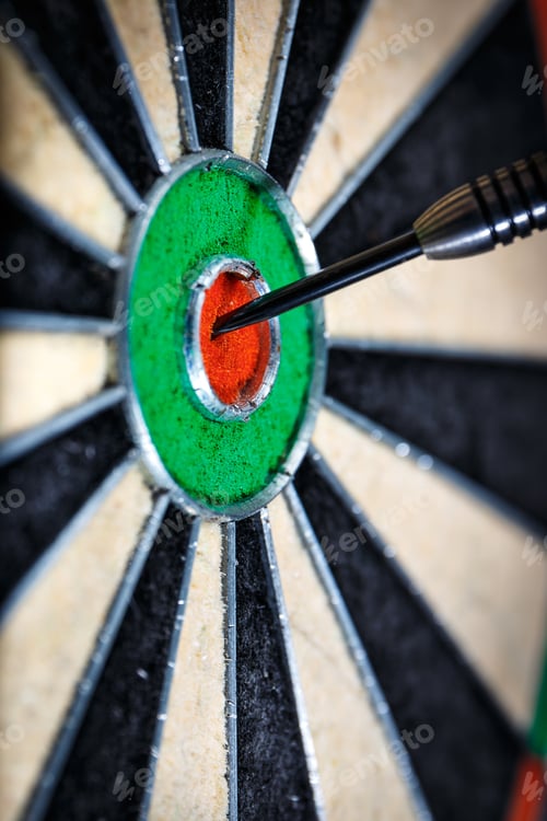 Preview: Dart In Bull'S Eye, Close Up