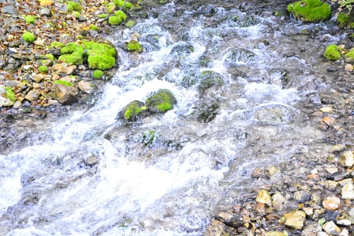 Preview: Water Between The Rocks