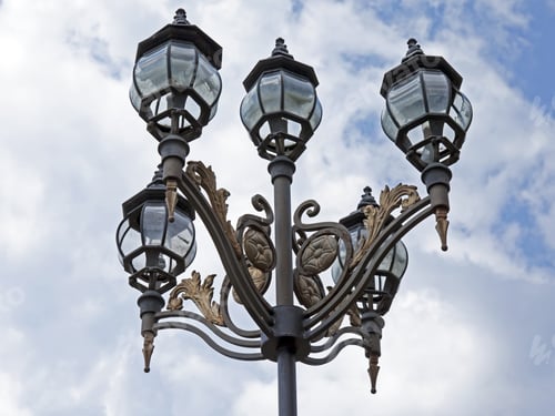 Preview: The Streetlight Stylized Semi-Antique