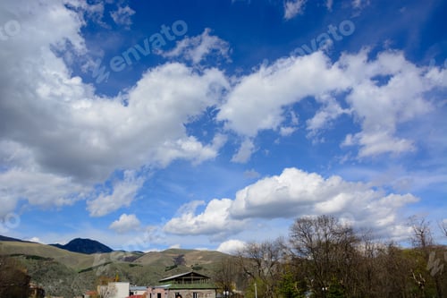 Landschaft mit Dramatisch Wolken