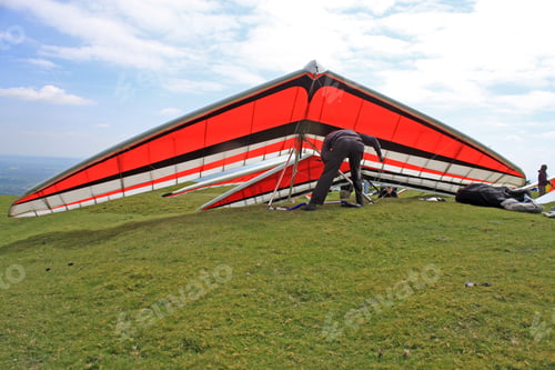 Preview: Hang Gliders Ready To Fly