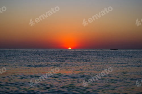 Preview: Summer Sea Sunset, The Sun, Waves And Clouds, Beautiful Dramatic Lighting