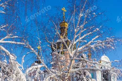 Vista previa: Winter Landscape - Orthodox Church In The Snow Among Trees On A Cold Frosty Day