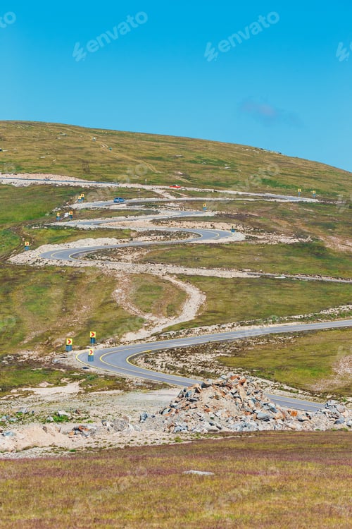 Preview: Winding And Dangerous Road In Parang Mountains In Romania