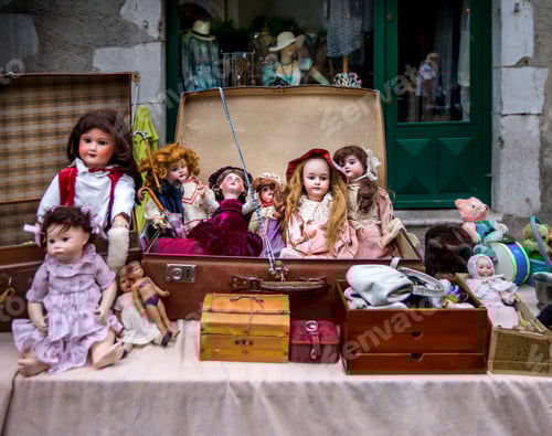 Preview: Vintage Dolls On Antique Market