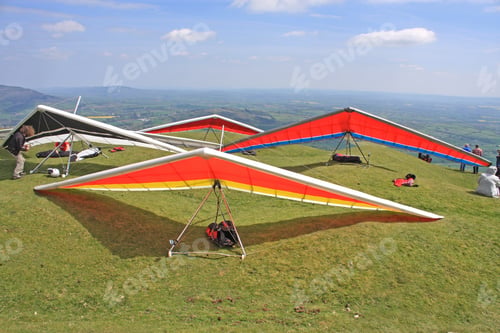 Preview: Hang Gliders Prepared To Fly
