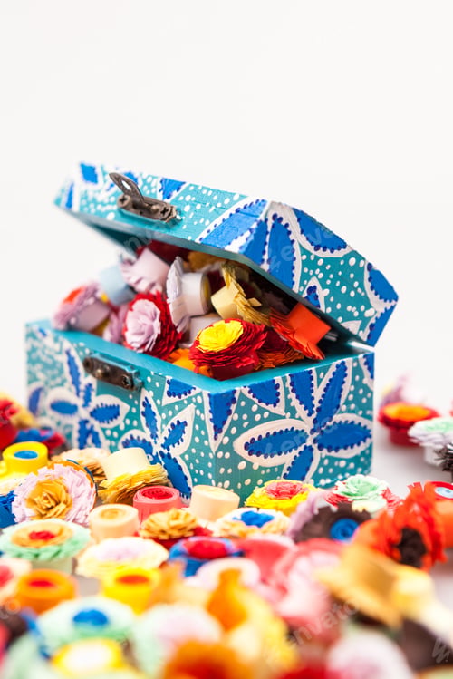 Preview: Small, Colorful Paper Flowers Made With Quilling Technique And Wooden Painted Box