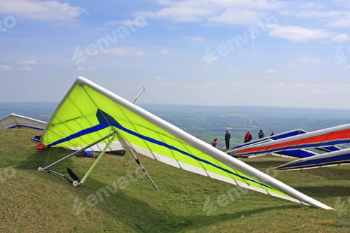 Preview: Hang Gliders Prepared To Fly