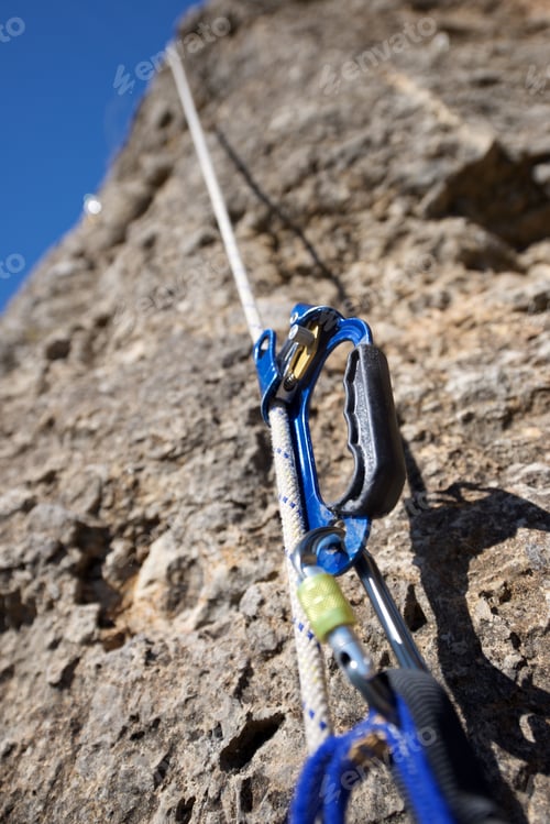 Preview: Ascender Placed In A White Rope.