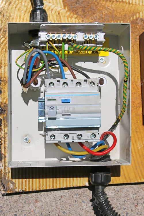 Preview: Circuit Breaker And Trip Box