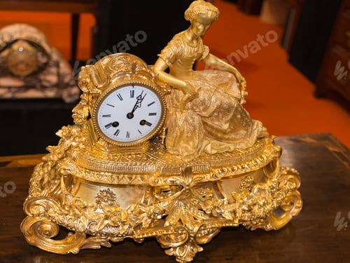 Preview: Luxurious Art Objects: Ancient Clock With Courtesan Figurine