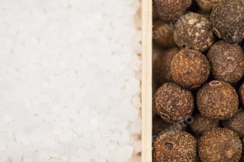 Preview: Spices In A Wooden Box: Sea Salt Ans Allspice