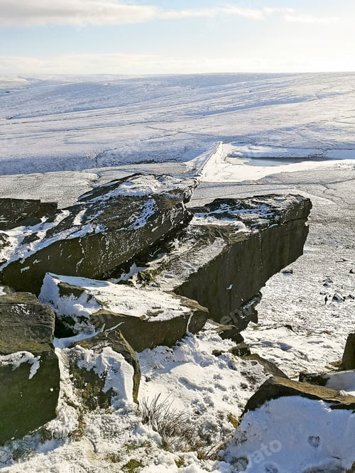 Preview: View Of The Rocks Of Buckstone Edge, On A Bright Sunny Day, Kirklees, West Yorkshire, Uk