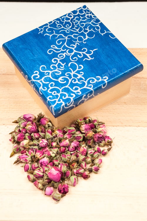 Preview: Painted, Wooden Small Box And Dried Roses - Texture