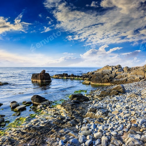 Preview: Sea Wave Attacks The Boulders And Is Broken About Them