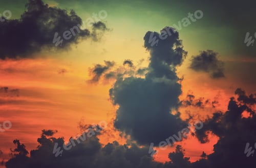 Preview: Dramatic Sunset Sky With Evening Sky Clouds Lit By Bright Sunlight - Natural City Sunset Sky