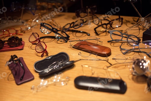 Preview: Different Stylish Glasses On The Showcase