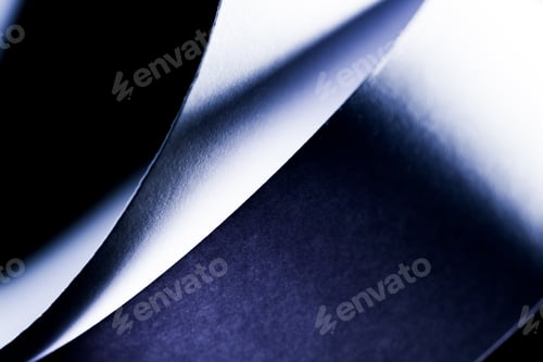 Visualização: Formas de papel coloridas. A imagem tem textura de grão visível no tamanho máximo