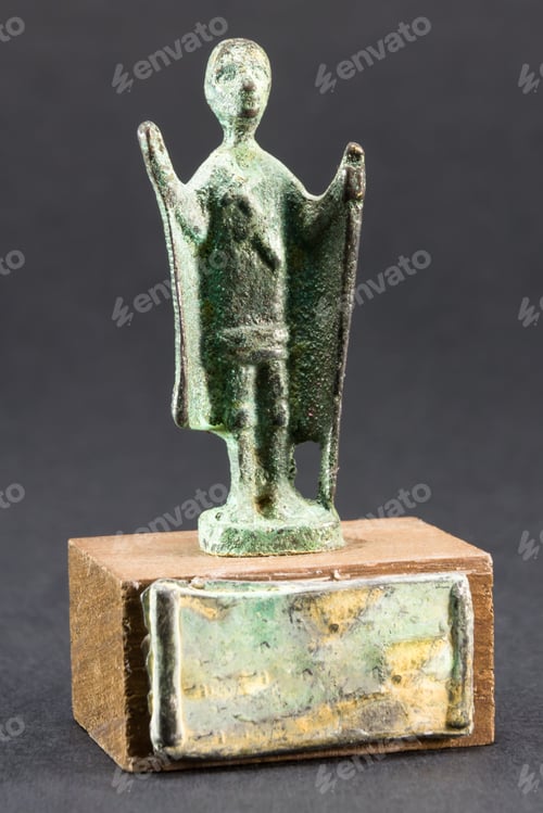 Preview: Chieftain Praying With Cloak And Stick, Bronze Figurine