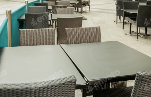 Preview: Empty Black Tables Outside Restaurant In London, Uk