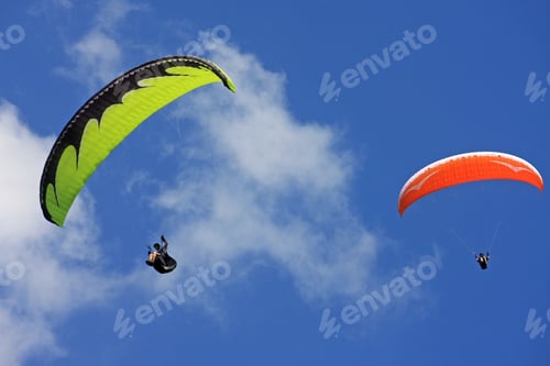 Preview: Paragliders