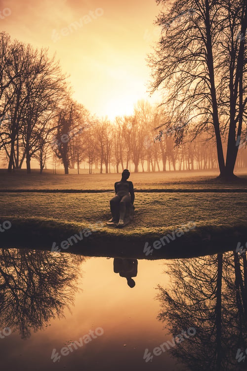 Preview: Reflection Of The Statue By The Lake