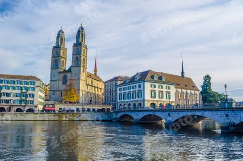 Preview: View Of A Quay Of River Limmat In The Swiss City Zurich Which Is Dominated By The Town Hall On One