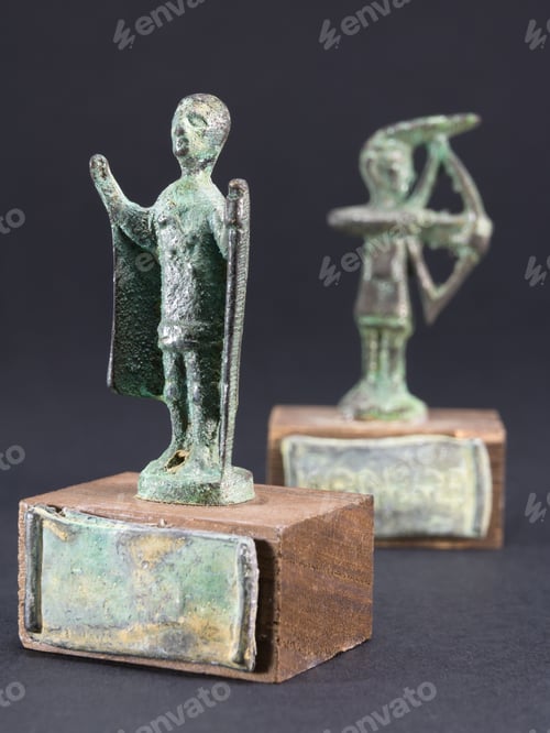 Preview: Archer Bronze Statuette And Chieftain Praying With Cloak And Stick Fgurine