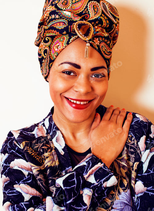Preview: Young Pretty African American Woman Isolated On White Background Happy Smiling, Wearing Bright