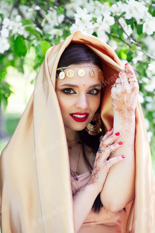Preview: Young Pretty Indian Girl In Jewelry And Veil Posing Cheerful Happy Smiling In Green Park, Lifestyle