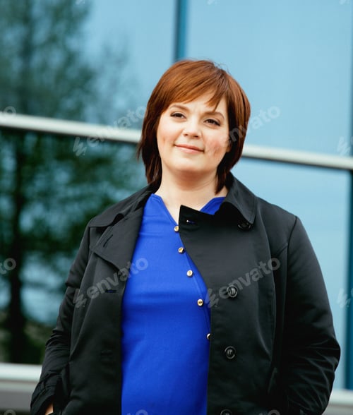 Preview: Beauty Brunette Mature Woman Outside, Business People At Work Smiling