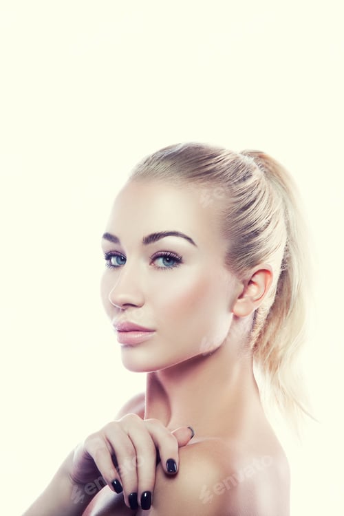 Preview: Beauty Woman Studio Portrait. Day Style Make-Up Visage, Dark Nail Polish Manicure Hands, Blonde