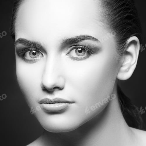 Preview: Beauty Fashion Vogue Style Face Of Caucasian Brunette With Elegant Make-Up, Blue Eyes, Natural