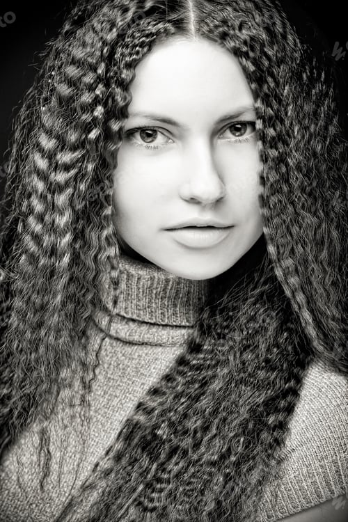 Visualização: Portrait Of Pretty Young Woman With Curly Hair. Sepia Tone.