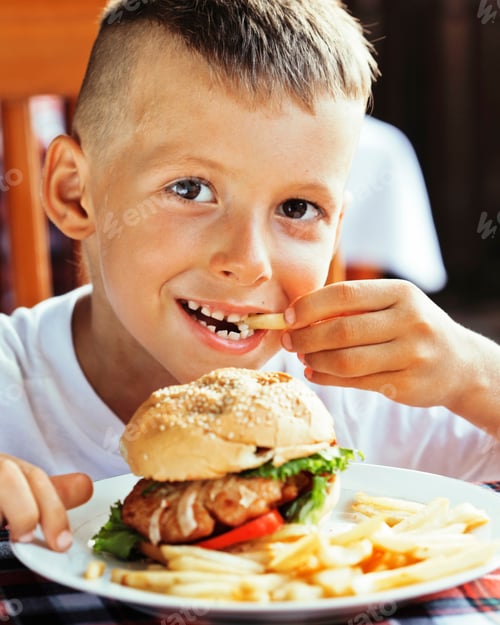 Preview: Little Cute Boy 6 Years Old With Hamburger And French Fries Maki
