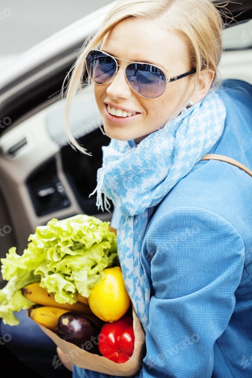Preview: Young Pretty Blond Woman With Food In Bag Walking On Street Healthy Cheerful