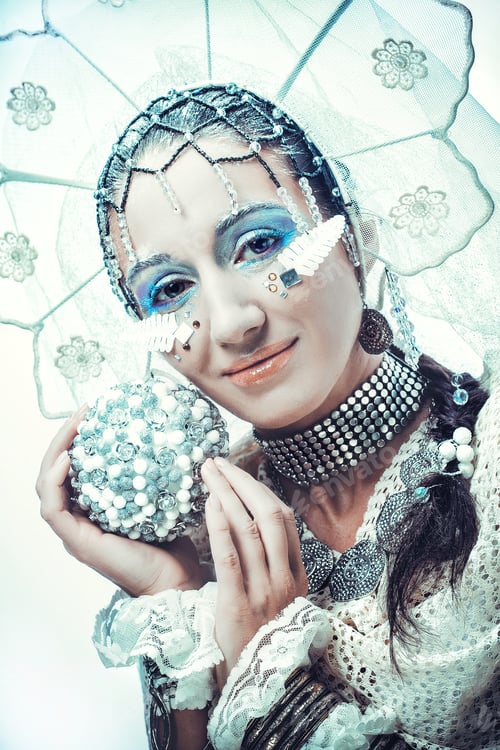 Vista previa: Snow Queen Over White Background