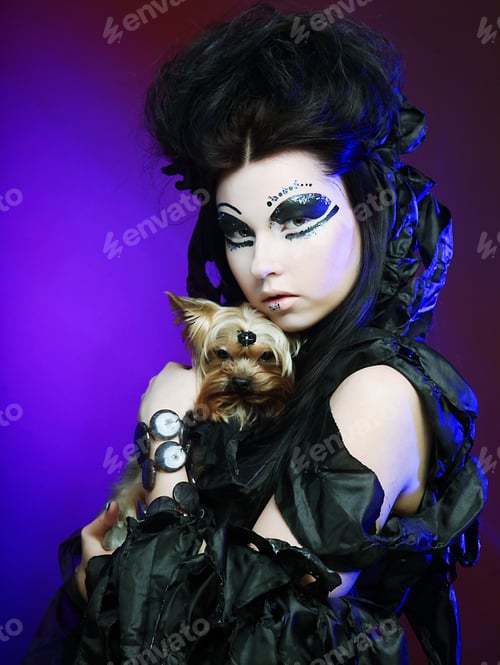 Preview: Elegant Dark Queen With Little Dog