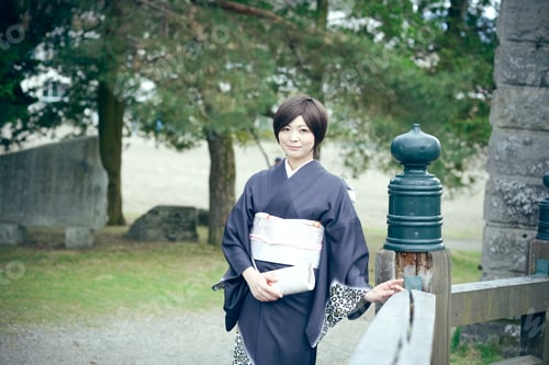 Preview: Kimono Woman