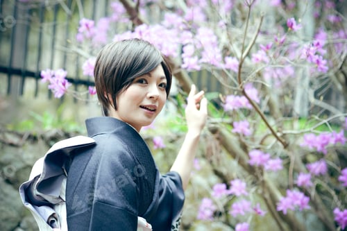 Preview: Kimono Woman